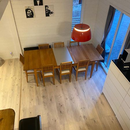 Stuga Pa Oe / Naerhet Till Vatten Mariestad Exterior foto