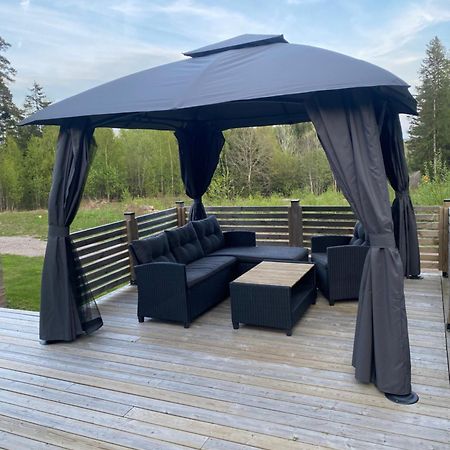 Stuga Pa Oe / Naerhet Till Vatten Mariestad Exterior foto