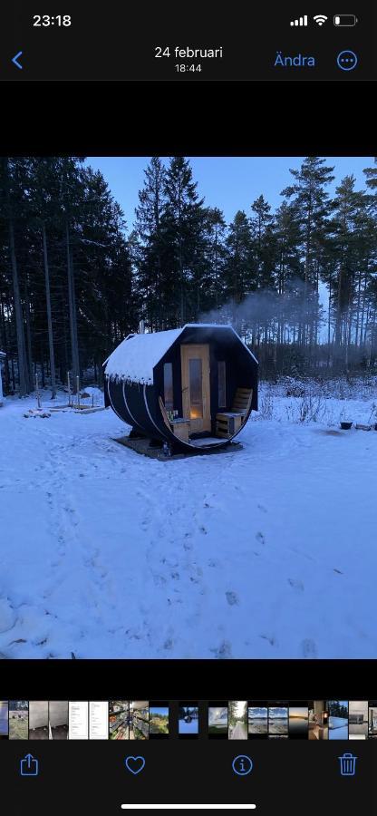 Stuga Pa Oe / Naerhet Till Vatten Mariestad Exterior foto