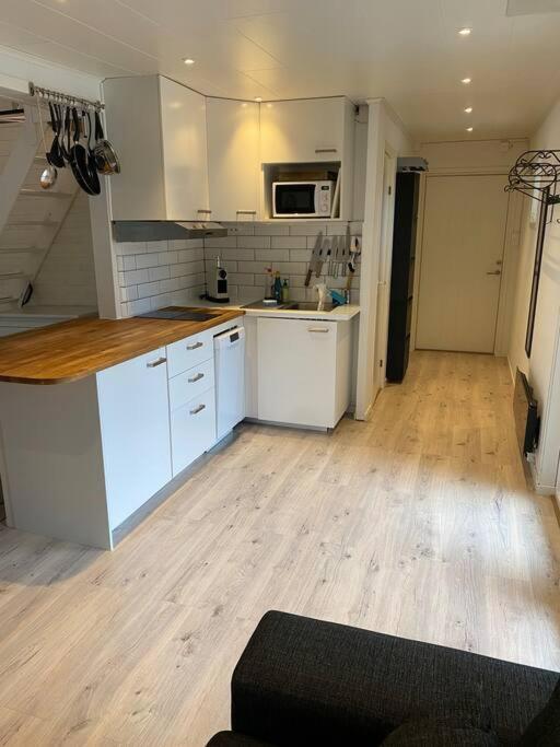 Stuga Pa Oe / Naerhet Till Vatten Mariestad Exterior foto